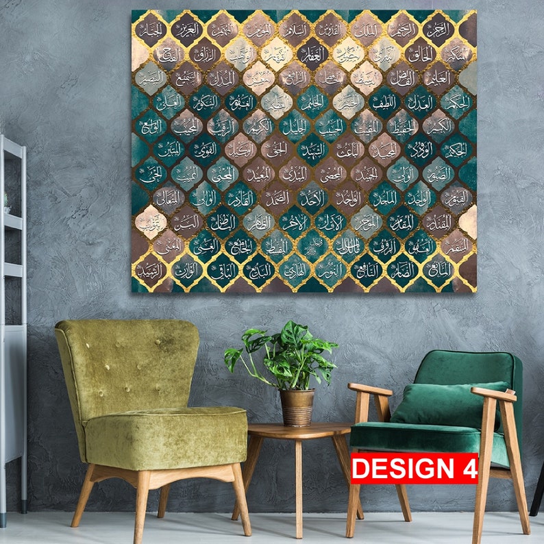 K&ouml;nnte beinhalten: Ein quadratischer Leinwanddruck mit einem geometrischen Muster in T&uuml;rkis, Gold und Braun. Das Muster besteht aus sich wiederholenden Formen, die B&ouml;gen &auml;hneln. Der Leinwanddruck zeigt arabische Kalligraphie in Gold.