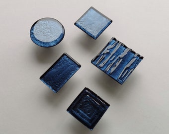 Indigo Blauer Akzent Glasknopf. Kunstvoller dunkelblauer Möbelknopf aus Glas. Blauer Glasgriff. Blauer Glasschrank. Akzent Glasgriff 0039