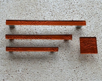 Klassieke koperen handgreep van gesmolten glas. Koperkleurige glazen handgreep. Koperen glazen kasthandgreep. Metalic koperen kastgreep van gesmolten glas.  0005