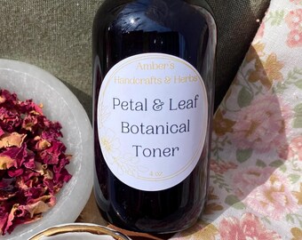 Blütenblatt und Blatt Botanischer Gesichtswasser - Rosen-Hydrosol und mit Kräutern angereicherte Zaubernuss