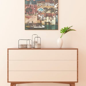 Op de afbeelding: Een vintage reisposter met een kleurrijke illustratie van de stad Basel in Zwitserland. De poster heeft de tekst "BASEL SCHWEIZ SUISSE SWITZERLAND".