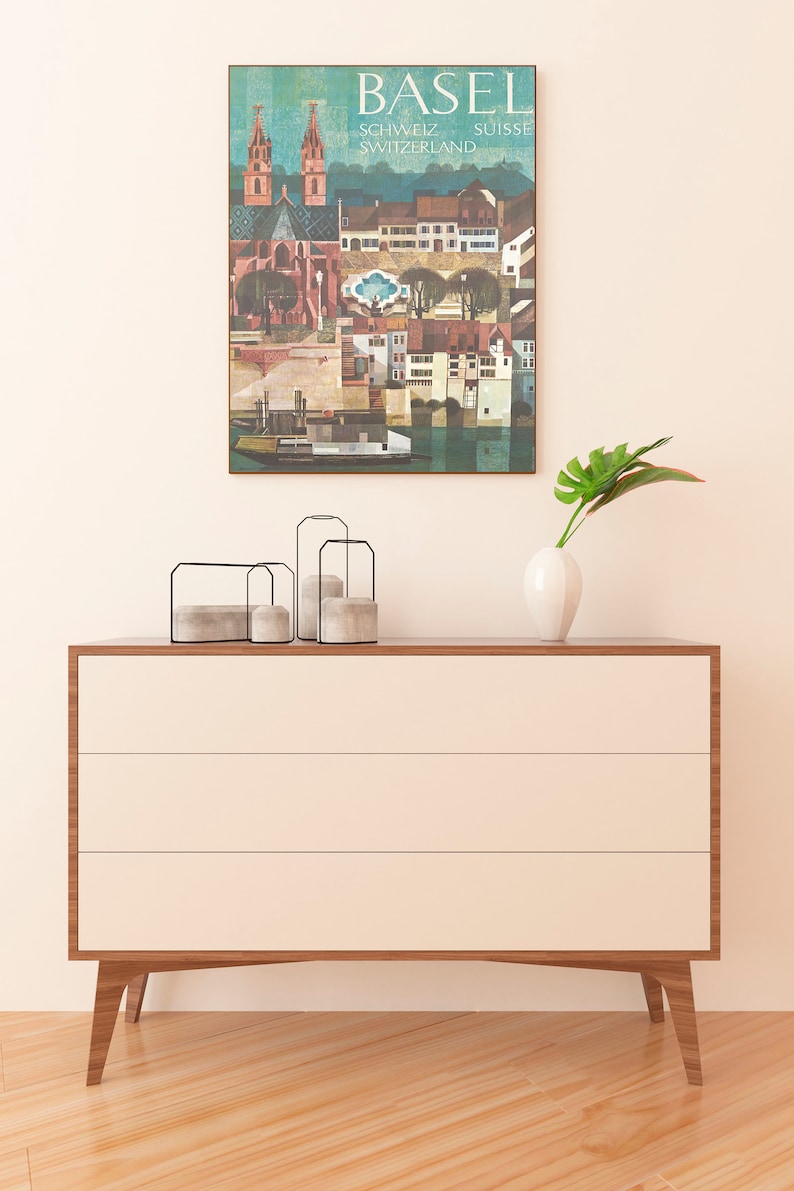 Op de afbeelding: Een vintage reisposter met een kleurrijke illustratie van de stad Basel in Zwitserland. De poster heeft de tekst "BASEL SCHWEIZ SUISSE SWITZERLAND".