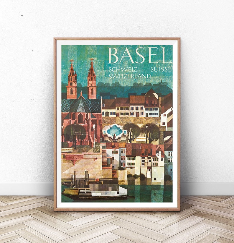Op de afbeelding: Een vintage reisposter voor Basel, Zwitserland. De poster toont een gestileerde illustratie van de skyline van de stad, waaronder de M&uuml;nster, de Rijn en een brug. De tekst "Basel, Schweiz, Suisse, Switzerland" is in wit gedrukt op een turquoise achtergrond.