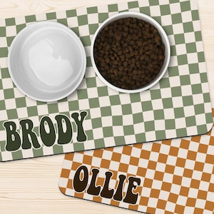 Mantel individual de goma antideslizante personalizado con cuadros retro y nombre para comida de perro