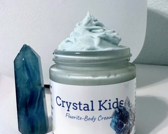 クリスタルエネルギー配合の子供用フローライトボディクリーム - 心地よく、無毒なスキンケア