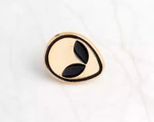 Alien Area 51 Spaceman badge cosmonaut brooch Lapel pin Denim Jeans shirt bag Cartoon Jewelry Gift
