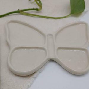 Hand Carved Ceramic Butterfly Palette with Brush Rest (6&quot;x4.5&quot;)