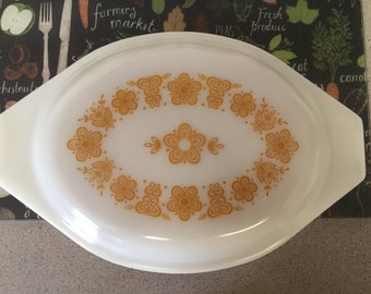 Vintage Butterfly Gold Pyrex Casserole Dish with Lid