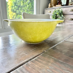 Vintage Verde Green Pyrex Nesting Cinderella 1.5 quart Mixing Bowl 442 Avacado Collectible Gift For Collector