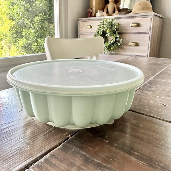 Vintage 9" Round Tupperware Light Blue Jel-n-serve Jell-O Mold, MCM, Mid Century Kitchen, Collectible, Gift for Collector