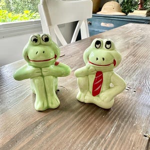 Vintage Kitschy Green Frog Ceramic Salt and Pepper Shakers, Cute Kitchen Collectible Decor Gift for Collector, 4" tall, Frog with tie