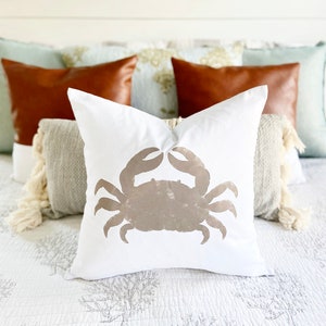 Cubierta de almohada de tiro de cangrejo náutico, almohada de tiro costero, decoración temática de cangrejo, almohada de casa de playa, idea de regalo de inauguración de la casa, decoración del hogar playero
