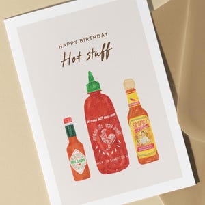 Herzlichen Glückwunsch zum Geburtstag Hot Stuff Karte - scharfe Soße, scharfes Essen, scharfes Essen-Liebhaber, für bff, Ehemann, Freund, Frau, Freundin, Foodie, witzig