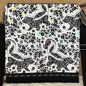Lil Stinker Crossbody Pouch / Crossbody Project bag