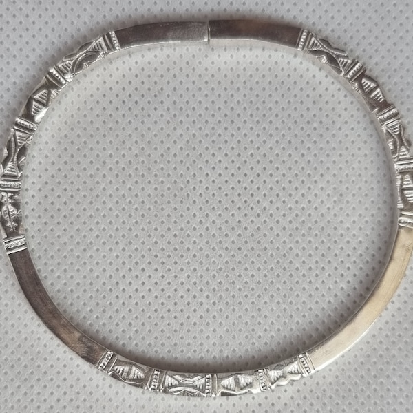 Bracelet is called "vangovango" made of silver