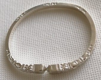 Bracelet is called "vangovango" made of silver