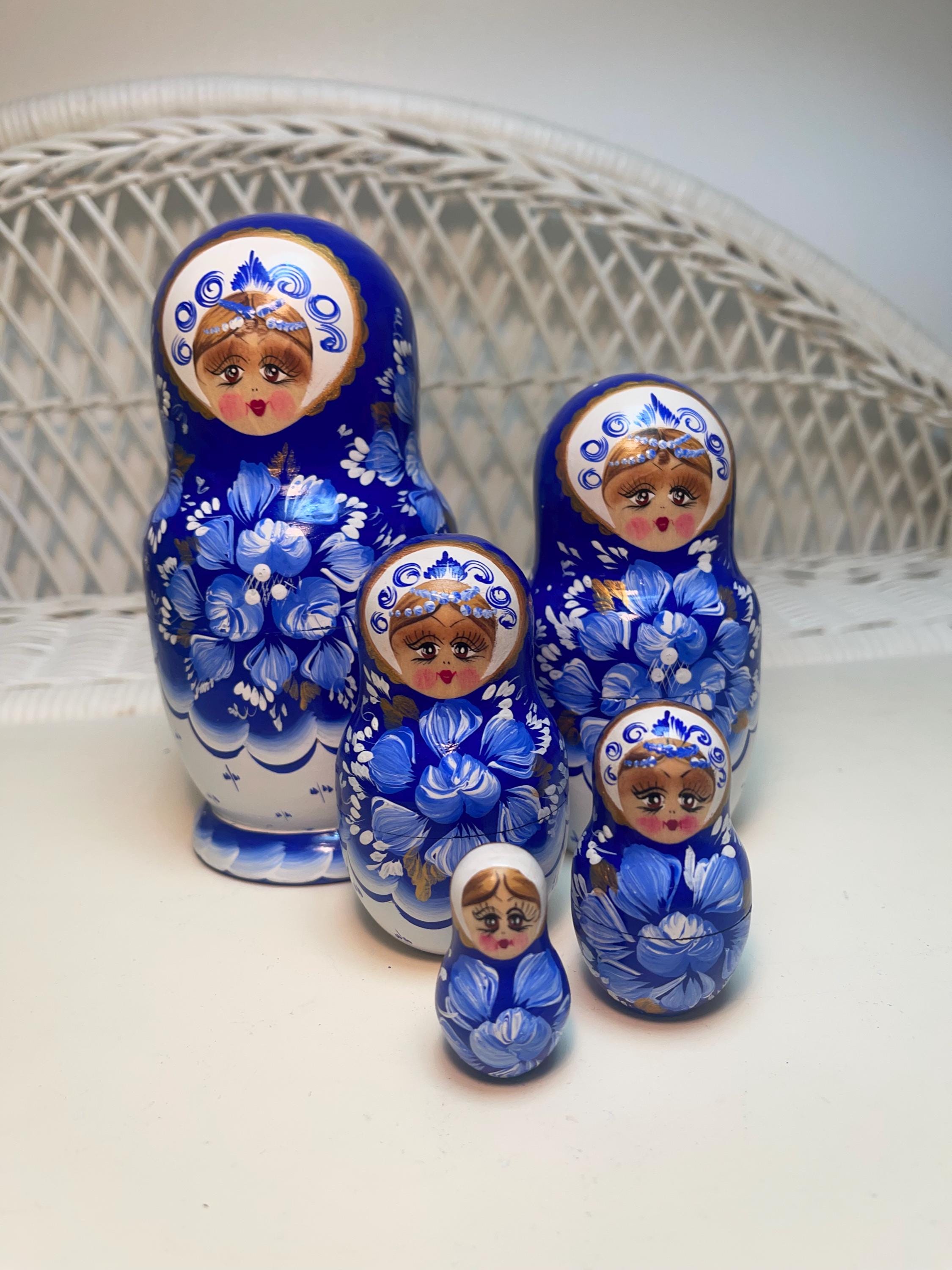 Russian Matryoshka Nesting Dolls With Hand Painted Cat, 5 Pieces