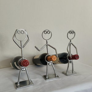 Portabotellas de vino de metal Escultura de hombre caprichoso Decoración de barra única Regalo divertido para los amantes del vino. imagen 10