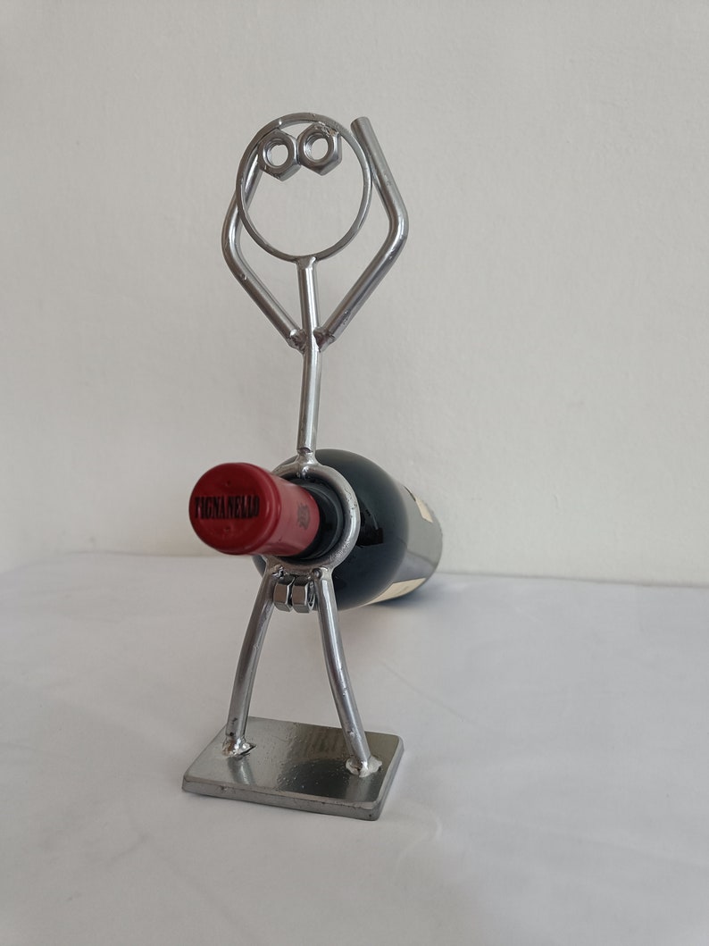 Portabotellas de vino de metal Escultura de hombre caprichoso Decoración de barra única Regalo divertido para los amantes del vino. imagen 3