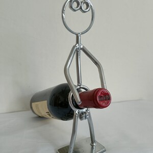 Portabotellas de vino de metal Escultura de hombre caprichoso Decoración de barra única Regalo divertido para los amantes del vino. imagen 4