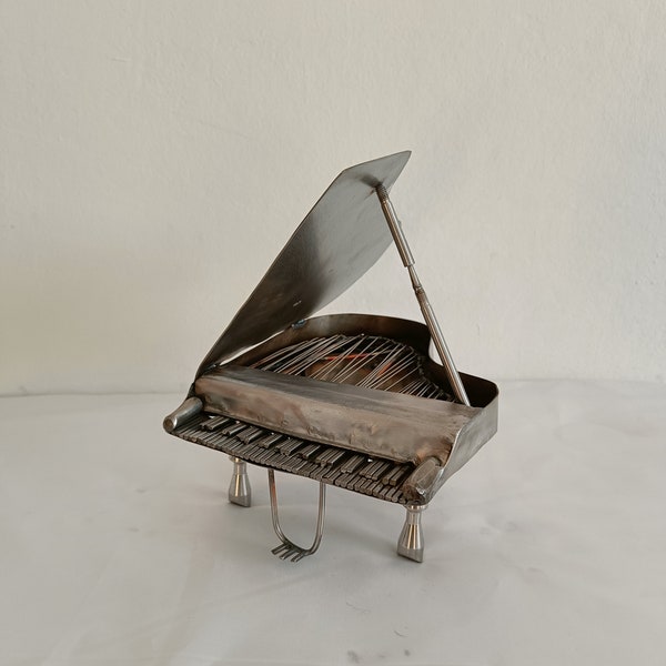 Sculpture de piano en métal | Décor industriel | Cadeau d’amateur de piano | Cadeau unique | Piano fait à la main | Cadeau mélomane