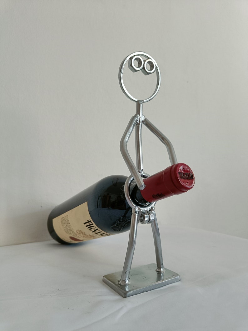 Portabotellas de vino de metal Escultura de hombre caprichoso Decoración de barra única Regalo divertido para los amantes del vino. Hands on "..."