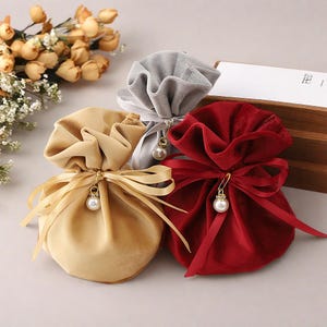 Round Bottom Velvet Pouch Party Favor Bags Wedding Favor Bags Baby Shower Favor Bags Velvet Gift Packaging Bags Candy Pouches Drawstring Bag