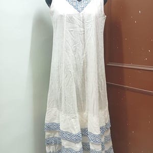 インドの手作りリネン生地の女性用スタイリッシュなドレス、無地のドレス、夏用ロングドレス、女性用ファッションパーティーウェアドレス、パーソナライズされた花嫁ギフト
