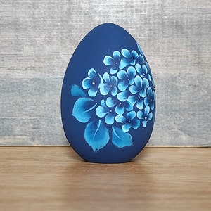 Blue Easter egg with hydrangeas, wooden egg, hand painted, Easter home decoration, Easter gifts, Spring, Easter Egg with blue flowers