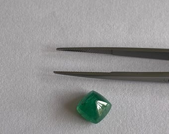 Cabochão de esmeralda natural em formato de cone de açúcar de 5,28 quilates, esmeralda quadrada verde-azulada, esmeralda vintage da Zâmbia, formato de cone de açúcar de 10,5 x 10,5 mm.
