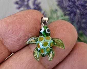 Glass sea turtle pendant, sea turtle jewelry, glass sea animals, sea turtle ornament, sea turtle figurine, turtle pendant, glass figurine
