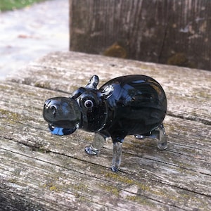 Glass hippo, blown glass hippo figurine, art glass hippo, murano hippopotamus, hippo ornament, glass animals, hippo home decor collectible