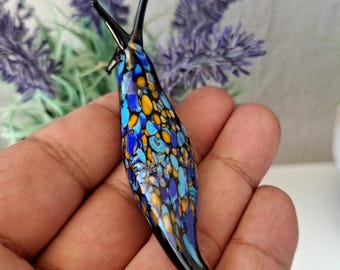 Handmade Flamework Glass Slug Figurine – Lampwork Art Glass Snail Slug Sculpture – Colorful Miniature Glass Animal Collectible Gift
