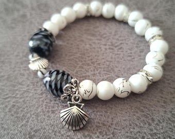 Handmade Glass Beaded Bracelet with Sea Shell Charm, Dainty Ocean Jewelry