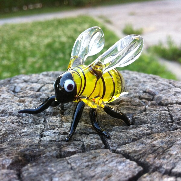 Glass bee figurine, hand blown glass bee, glass honey bee, glass insect, glass animals, bee ornament, art glass bee, murano bee figure