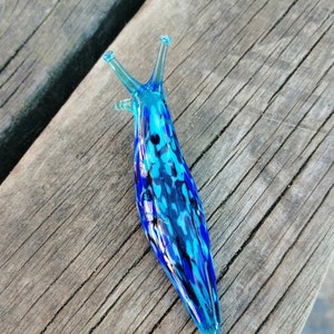 Glazen naaktslak, beeldje van glas, naaktslak van Murano, ornament van naaktslak, kleurrijke naaktslak, handgeblazen beeldje van naaktslak, glazen beeldje glazen dieren