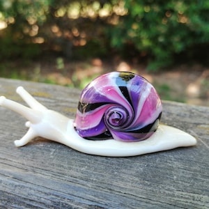 Glass snail, glass snail figurine, miniature snail, glass mollusc, snail ornament, murano snail, glass figurine, glass animals