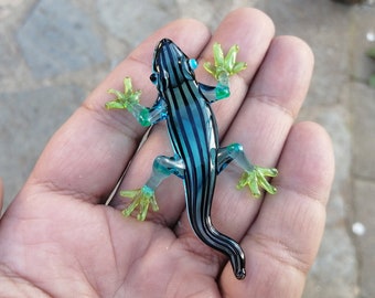 手吹きガラスのヤモリ：ミニグリーントカゲの置物 - Etsy 日本