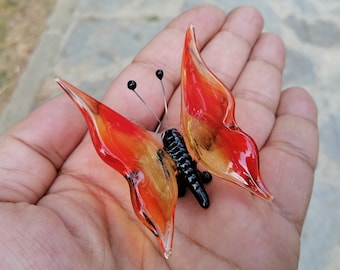 手作りの緑の吹きガラスの蝶の置物：昆虫のコレクション装飾 - Etsy 日本