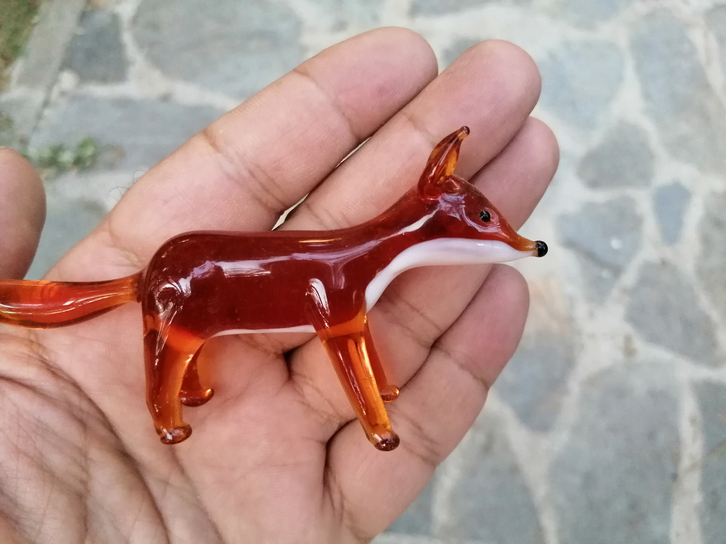 キツネ　ガラス細工　ミニチュア ガラスのキツネの置物、手吹きガラスのキツネ、ミニチュアキツネ