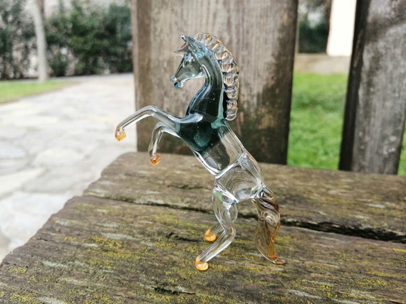 ガラスの馬、ガラスの馬の置物、ガラスの馬の飾り、跳ね馬の置物