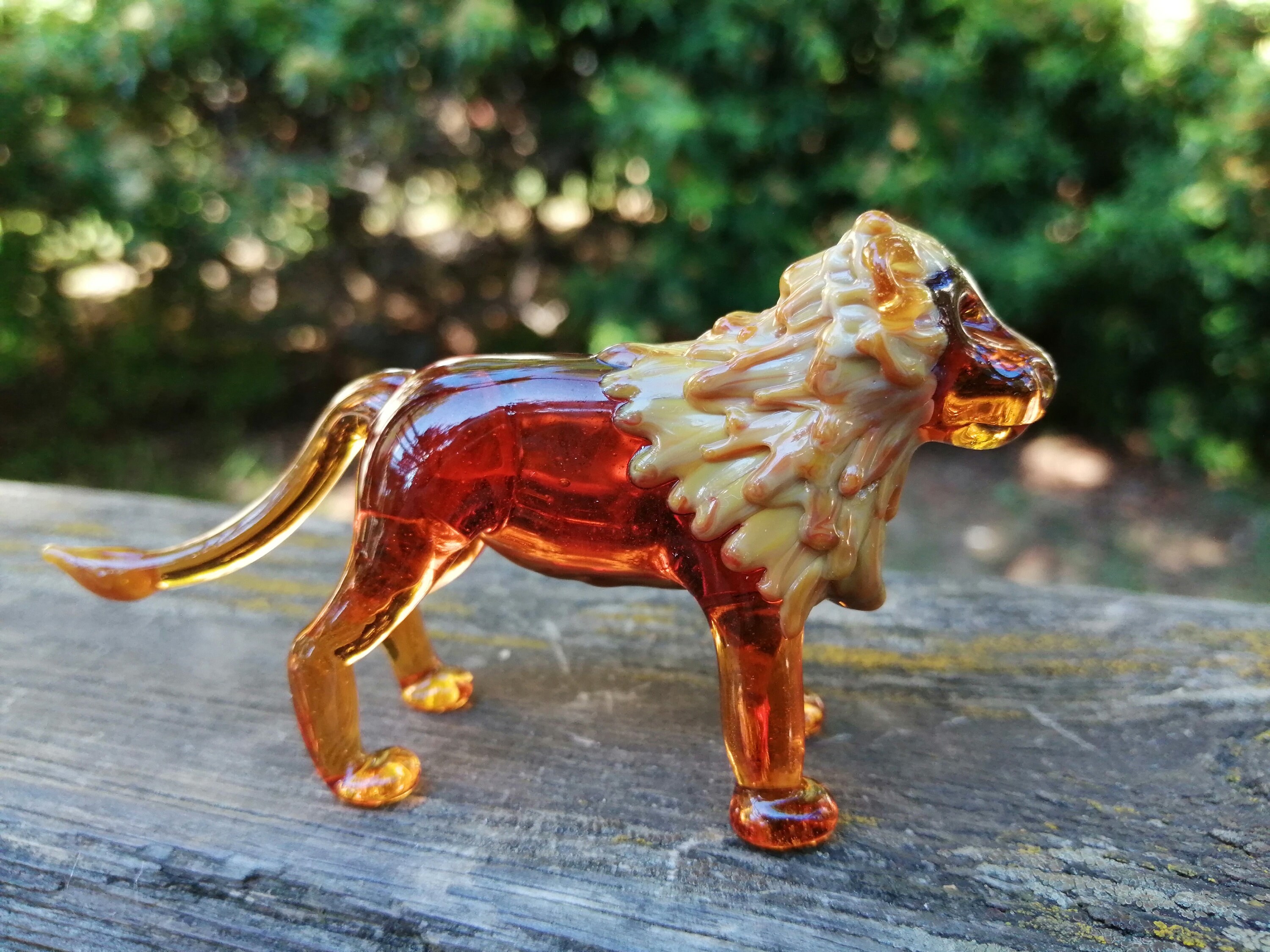 ガラスのライオン、手吹きガラスのライオンの置物、アートガラスの