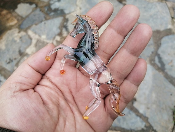 ガラスの馬、ガラスの馬の置物、ガラスの馬の飾り、跳ね馬の置物