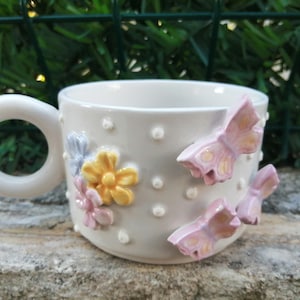 tazza da caffè a farfalla, tazza in ceramica con farfalla, tazza con incisione a farfalla, tazza da caffè a tema natura, tazza in ceramica fatta a mano, regalo di Natale