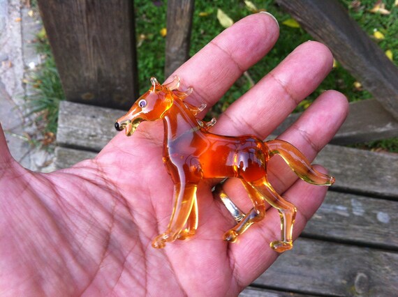 ガラスの馬、ガラスの馬の置物、ガラスの馬の飾り、跳ね馬の置物