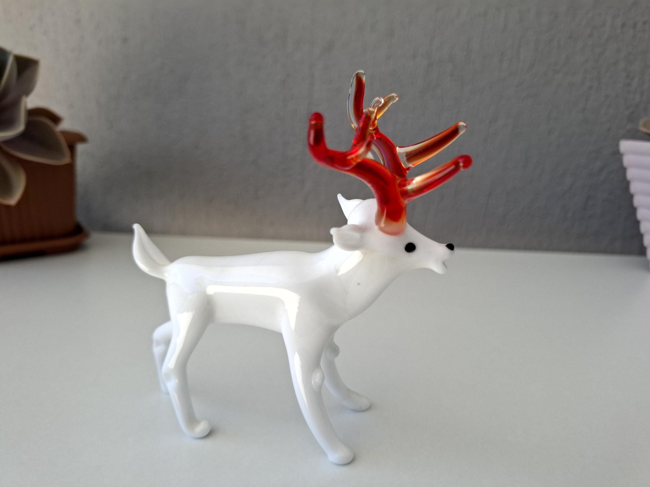 ガラスの鹿、吹きガラスの鹿の置物、ガラスの鹿の飾り、ガラスの鹿の