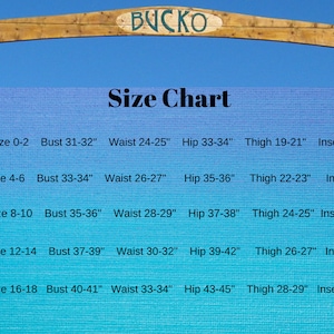 Puede incluir: Tabla de tallas para ropa con medidas en pulgadas. La tabla enumera las tallas XS a XL, con las tallas US correspondientes, el busto, la cintura, la cadera, el muslo y la entrepierna.