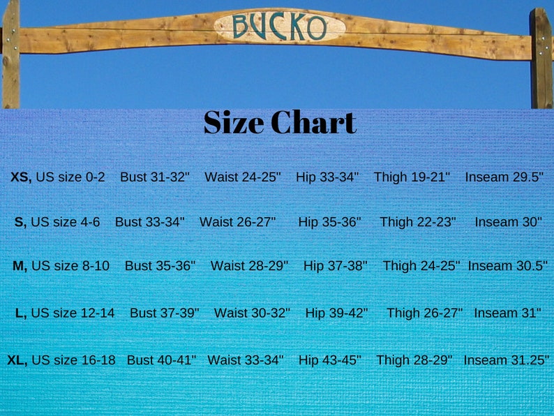 Puede incluir: Tabla de tallas para ropa con medidas en pulgadas. La tabla enumera las tallas XS a XL, con las tallas US correspondientes, el busto, la cintura, la cadera, el muslo y la entrepierna.