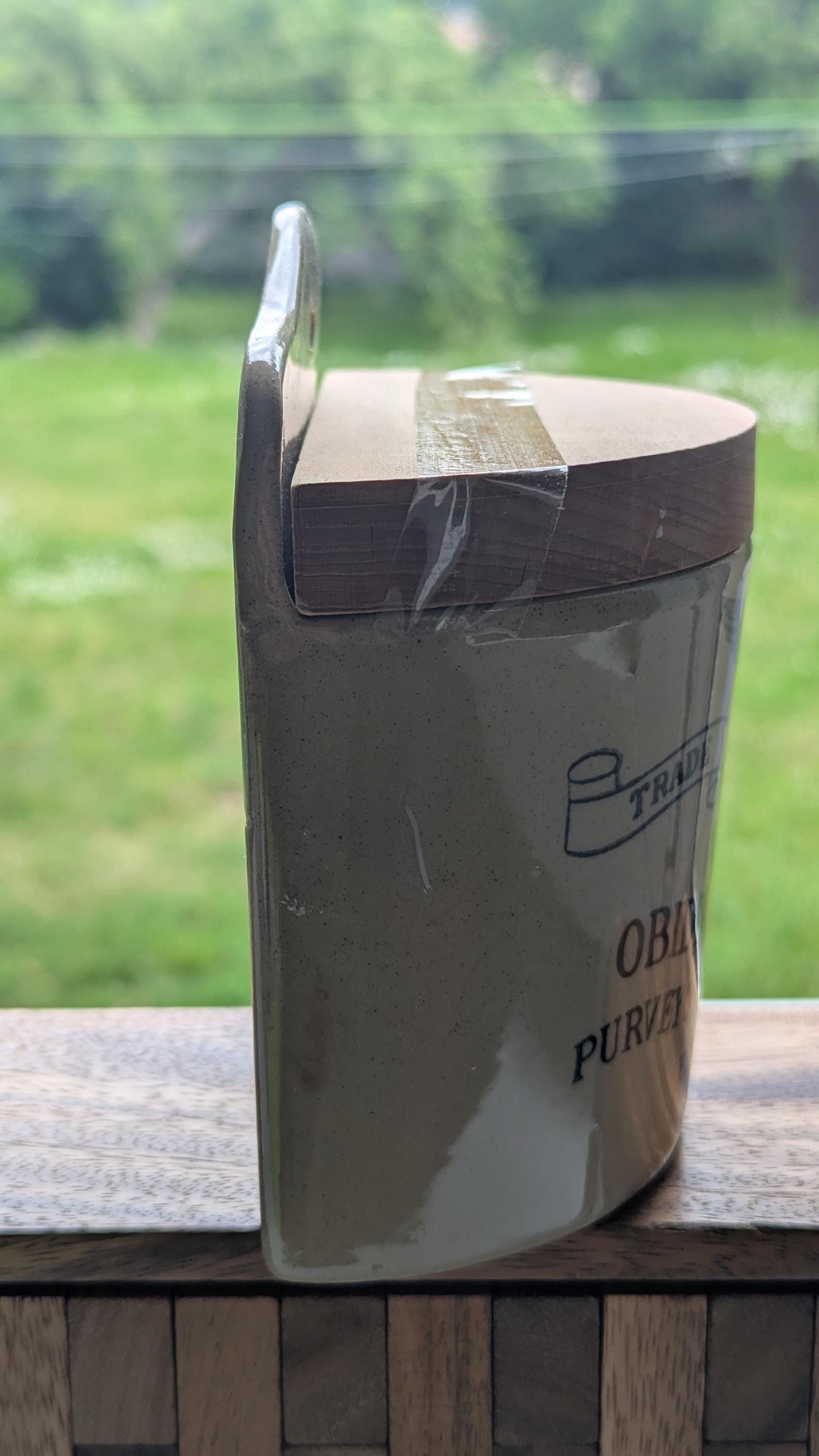 Everous Salzkasten Grau – Dekorative Gewürzbox Aus Akazienholz Mit Keramikboden, 9,5x11,5x6,5 Cm