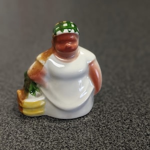 Vintage ARABIA Finland porcelain ceramic woman figurine